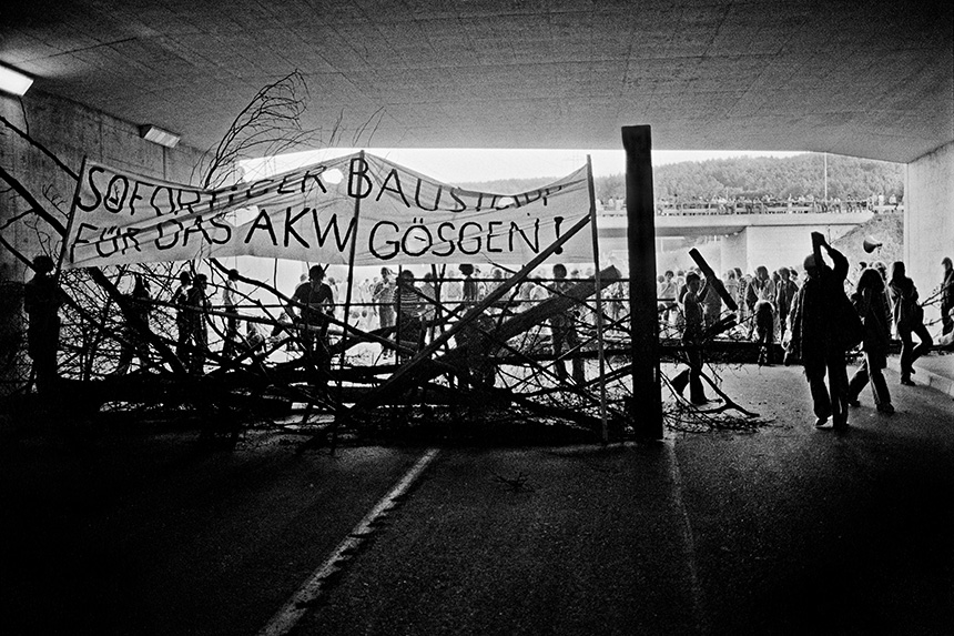 <em>Barrikaden gegen AKWs,</em> Gösgen 1977, Fotografie: fotolib Basel