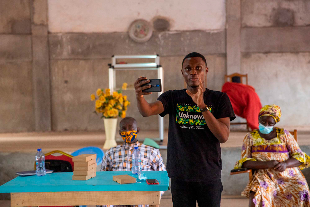 Impact Diaries ist eine Kampagne von Fairtrade Deutschland über das Living Income Project in Ghana. Bäuer:innen erstellen kurze Videotagebücher, die darüber berichten, welchen Impact das Living Income Projekt für sie hat.