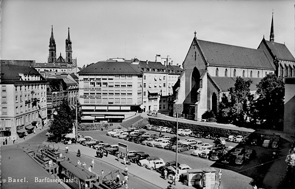 <span class='txt12-gruen'>Basel, Barfüsserplatz</span><br /><span class='txt12'>Foto: Hugo Kopp, Zürich / ca. 1956, ungelaufen</span><br />