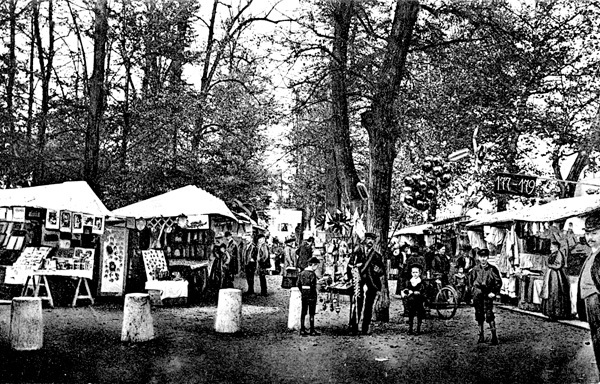 <span class='txt12-gruen'>Basler Messe auf dem Petersplatz</span><br /><span class='txt12'>Foto: unbekannt (No. 2826) / gelaufen: 31.10.1925</span><br />