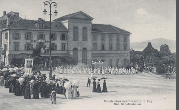 <span class='txt12-gruen'>Fronleichnamsprozession in Zug. Das Sanctissimum</span><br /><span class='txt12'>Verl. J. Trachsler / ungelaufen</span><br />