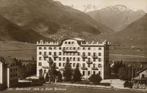 <span class='txt12-gruen'>Andermatt 1444 m Hotel Bellevue</span><br /><span class='txt12'>W. Zimmermann-Strässler. Luzern. / gelaufen, 1920</span><br />