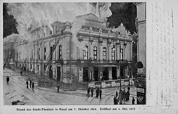 <span class='txt12-gruen'>Brand des Stadt-Theaters in Basel am 7. Okt. 1904</span><br /><span class='txt12'>Foto: H.B. Basel / gelaufen: 12.10.1904</span><br />