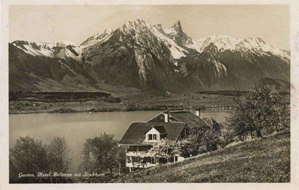 <span class='txt12-gruen'>Gunten. Hotel Bellevue mit Stockhorn</span><br /><span class='txt12'>Edition Photoglob, Zürich / gelaufen, 1926</span><br />